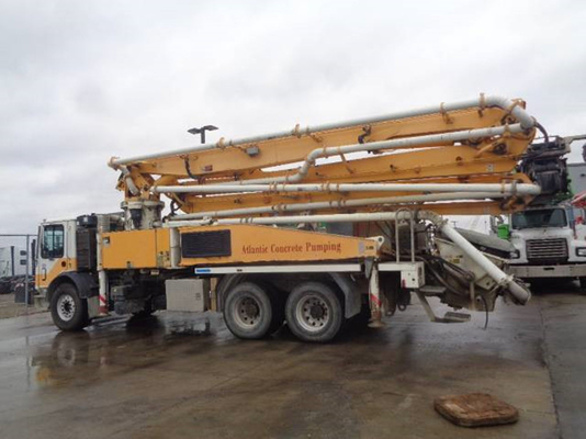 Pompa Beton Truk Zoomlion Diesel Bekas dengan Maks. Diameter Agregat 24-36 Mm