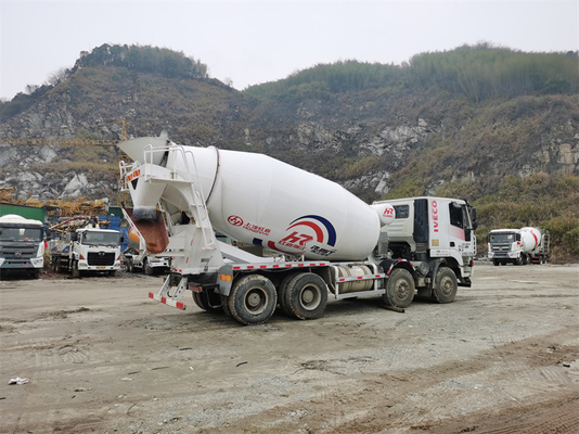 10m³ Truk Pengaduk Beton Twin Shaft Putih Untuk Industri