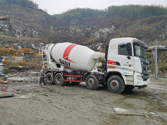 10m³ Truk Pengaduk Beton Twin Shaft Putih Untuk Industri